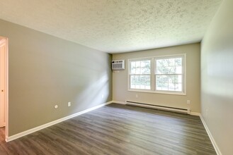 Cardinal Manor Apartments - Senior Community in Canton, OH - Foto de edificio - Building Photo