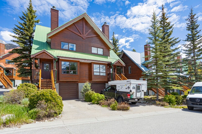 8 Benchlands Terr in Canmore, AB - Building Photo - Building Photo