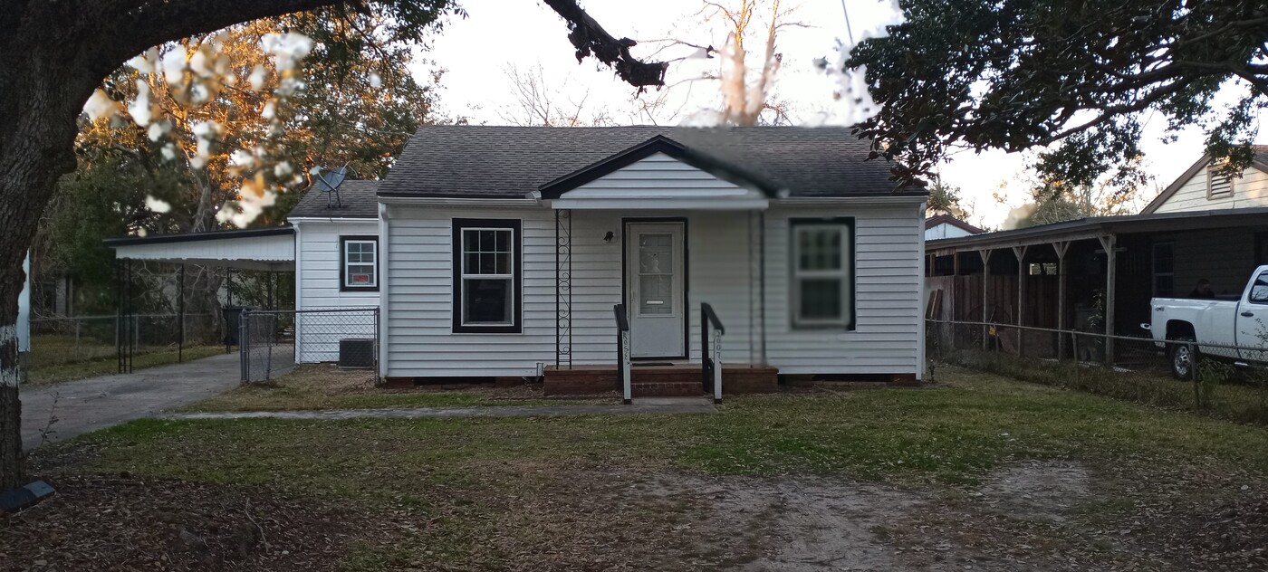 2007 Rose St in Lake Charles, LA - Building Photo