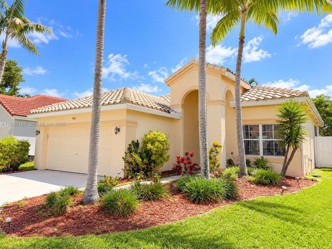 property at 908 Tanglewood Cir
