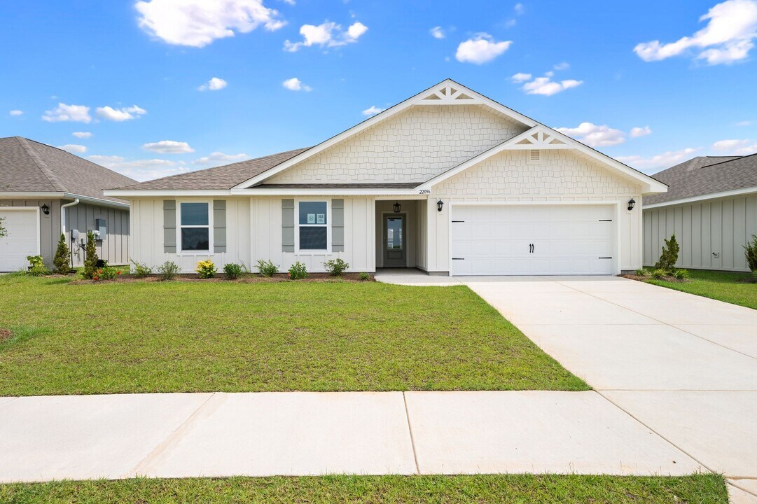 22096 Aleutian Ave in Foley, AL - Building Photo