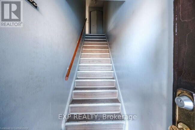 1200-1200 Courtland Ave E in Kitchener, ON - Building Photo - Building Photo