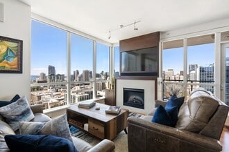 325 Seventh Ave, Unit Unit 2204 in San Diego, CA - Foto de edificio - Building Photo