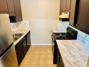 1704 Riverside Ct NE, Unit 1704 in Conyers, GA - Foto de edificio - Building Photo