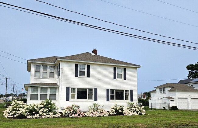422 Maple Ave in Old Saybrook, CT - Building Photo - Building Photo