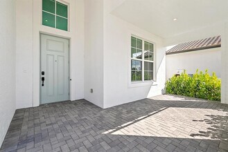 9516 St Germain Dr in Palm Beach Gardens, FL - Building Photo - Building Photo