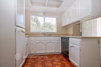6036 Sun Dial Way in Sacramento, CA - Building Photo - Building Photo