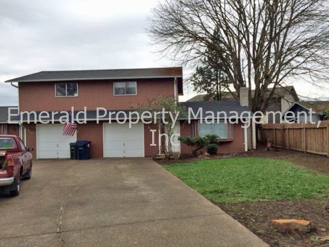 property at 824 N Cloverleaf Loop