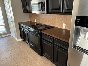 2314 Colonial Springs Ln in Spring, TX - Foto de edificio - Building Photo
