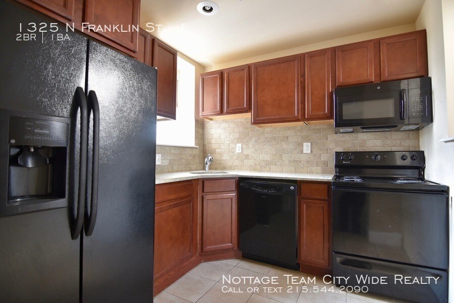 1325 N Franklin St-Unit -1 in Philadelphia, PA - Building Photo