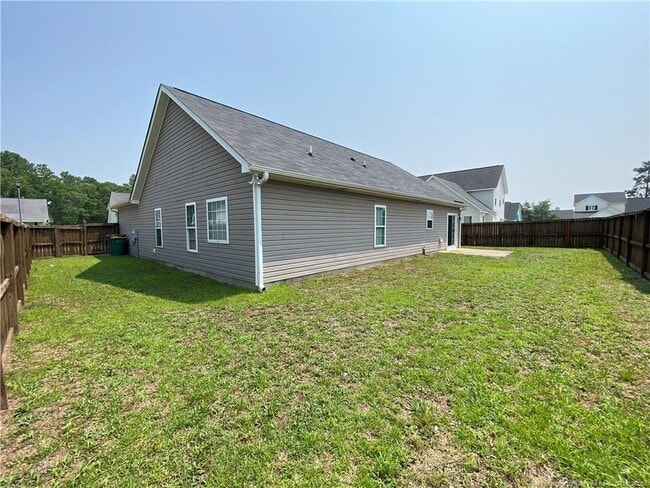 2109 Sir Michael Dr in Hope Mills, NC - Building Photo - Building Photo