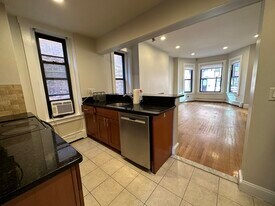 15 St Germain St, Unit 1 in Boston, MA - Building Photo