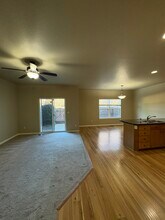 1926 NW Kale Way in McMinnville, OR - Foto de edificio - Building Photo