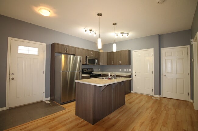 16119-16141 141 St NW in Edmonton, AB - Building Photo - Building Photo