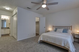 Woods of Elm Creek in San Antonio, TX - Foto de edificio - Building Photo