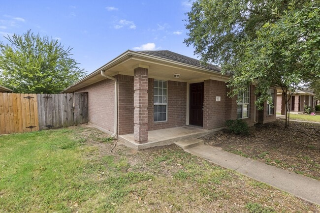 912 Willow Pond St in College Station, TX - Building Photo - Building Photo