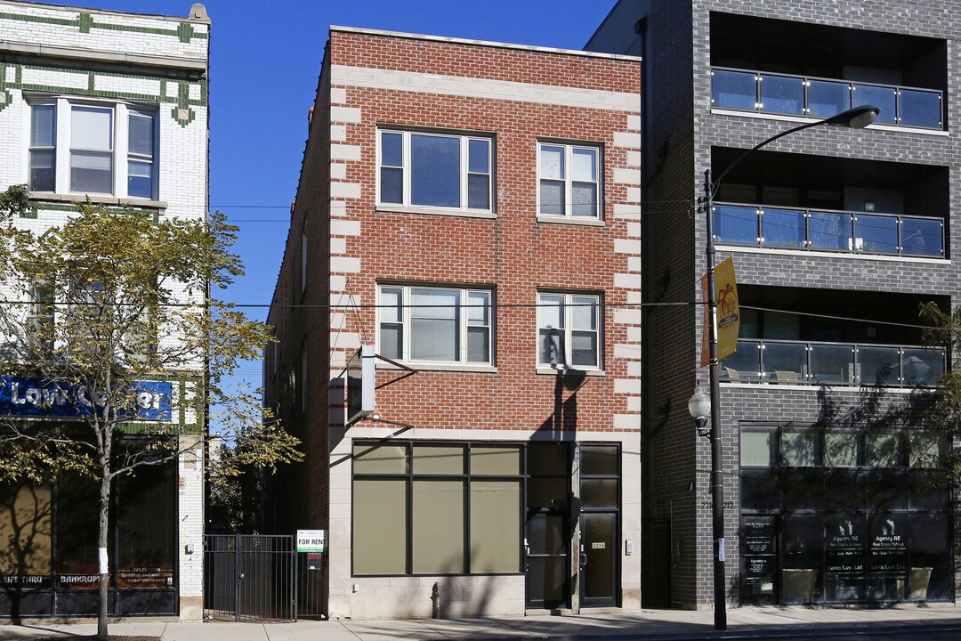 2216 W Chicago Ave in Chicago, IL - Building Photo