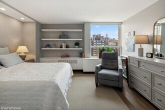 1355 N Sandburg Ter, Unit 1402D in Chicago, IL - Building Photo - Building Photo