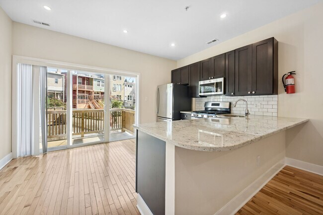 30 Florida Avenue NE, Unit #2 in Washington, DC - Foto de edificio - Building Photo