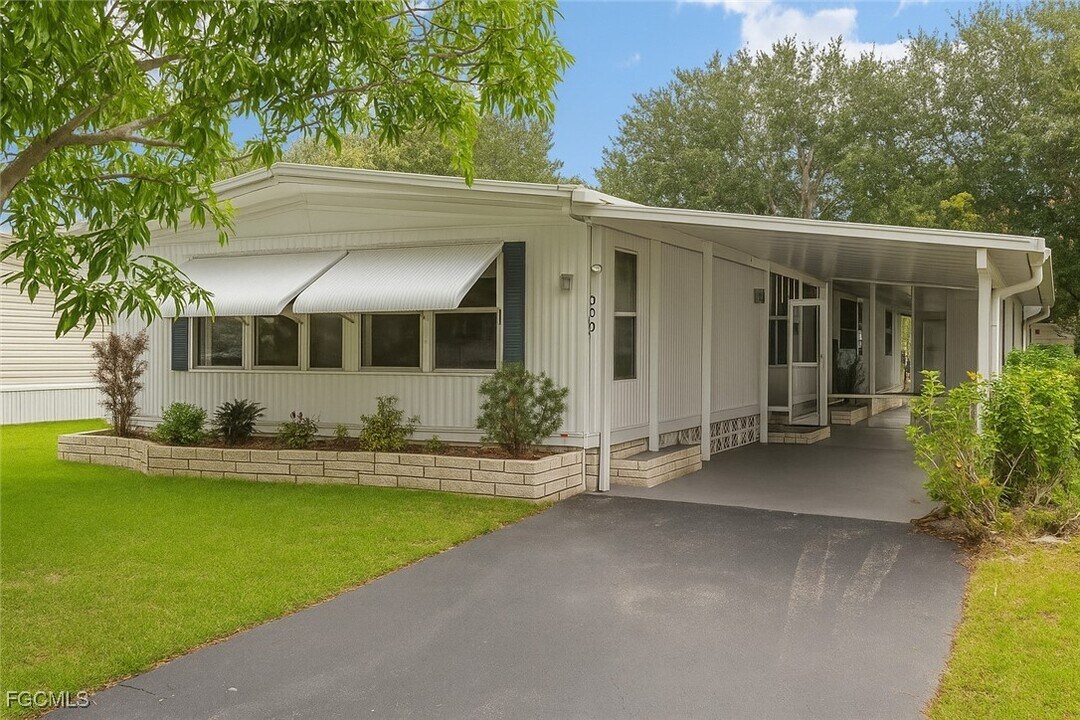 865 Cape Haze Ln in Naples, FL - Building Photo