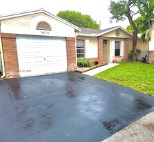 14115 Langley Pl in Davie, FL - Building Photo
