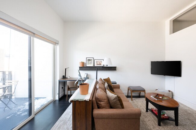 550 W Juneau Ave-Unit -ID1379009P in Milwaukee, WI - Foto de edificio - Building Photo