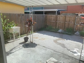 6845 W 2nd Ln in Hialeah, FL - Building Photo - Building Photo