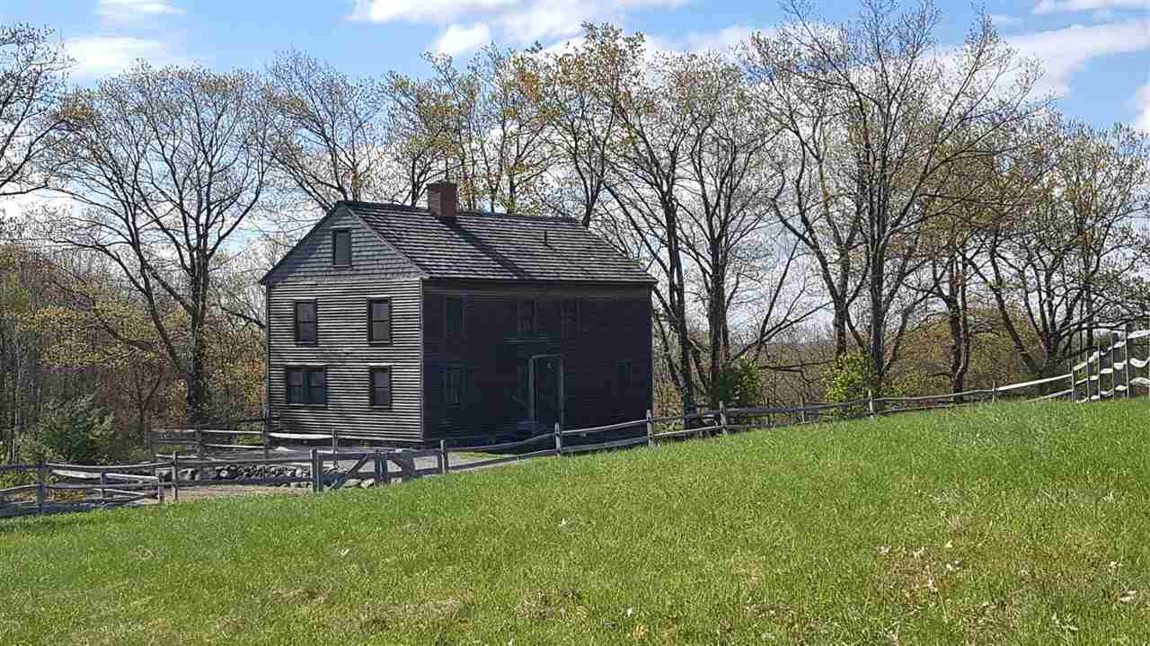 135 Richardson Rd in Lyndeborough, NH - Building Photo