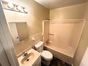 1037 W Walthal Cir in Memphis, TN - Building Photo - Building Photo