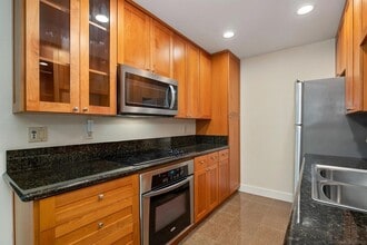 8666 Via Mallorca in San Diego, CA - Building Photo - Building Photo