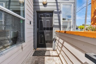 17 Kiska Rd in San Francisco, CA - Foto de edificio - Building Photo