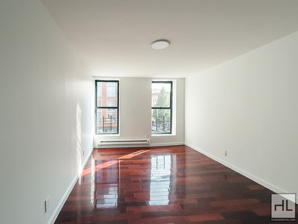 FULTON STREET / Available Now – No Fee! Sp in Brooklyn, NY - Building Photo