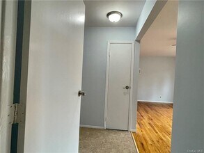 19 White Stone Pl-Unit -1 in New Rochelle, NY - Building Photo - Building Photo