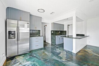 739 NE 13th Ct in Fort Lauderdale, FL - Foto de edificio - Building Photo