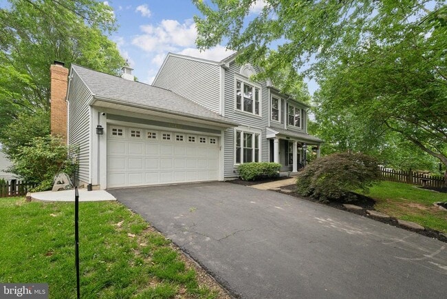 10719 Sugar Meadow Dr in Great Falls, VA - Building Photo - Building Photo