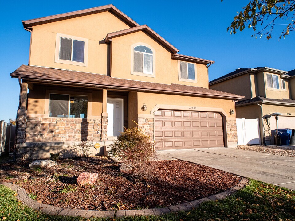 13341 Copper Park Dr in Herriman, UT - Building Photo