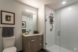 171 N Westshore Dr in Chicago, IL - Building Photo - Building Photo