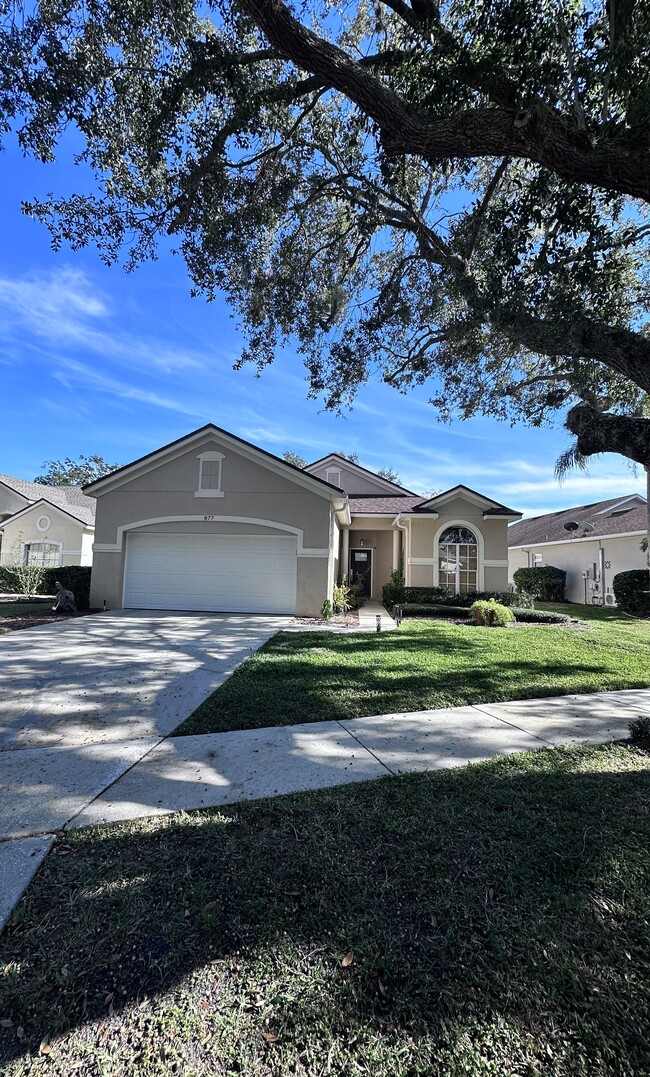 877 Lakeworth Cir