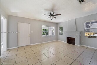 401 NW 46th St in Miami, FL - Building Photo - Building Photo