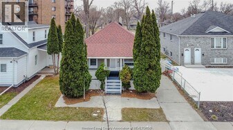 609 St Joseph St in Windsor, ON - Building Photo