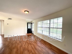 7523 Collins Ct in Jacksonville, FL - Building Photo - Building Photo