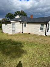 325 Pethel Rd in China Grove, NC - Foto de edificio - Building Photo
