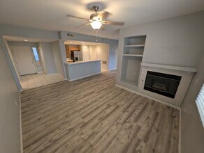 2325 Windmill Pkwy in Henderson, NV - Building Photo - Building Photo