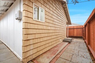 910 Kaweah St in Hanford, CA - Building Photo - Building Photo