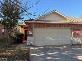 1305 Ravenwood Dr in Mansfield, TX - Building Photo