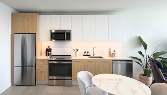 168 NW 30th St, Unit A1 in Miami, FL - Building Photo