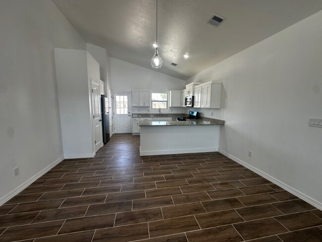612 Hesse Dr-Unit -A in Socorro, TX - Building Photo - Building Photo