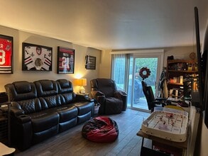 21355 Sierra Dr in Brookfield, WI - Building Photo - Building Photo