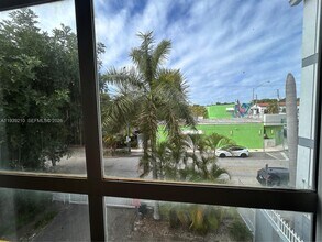 2734 Bird Ave, Unit 204 in Miami, FL - Building Photo - Building Photo