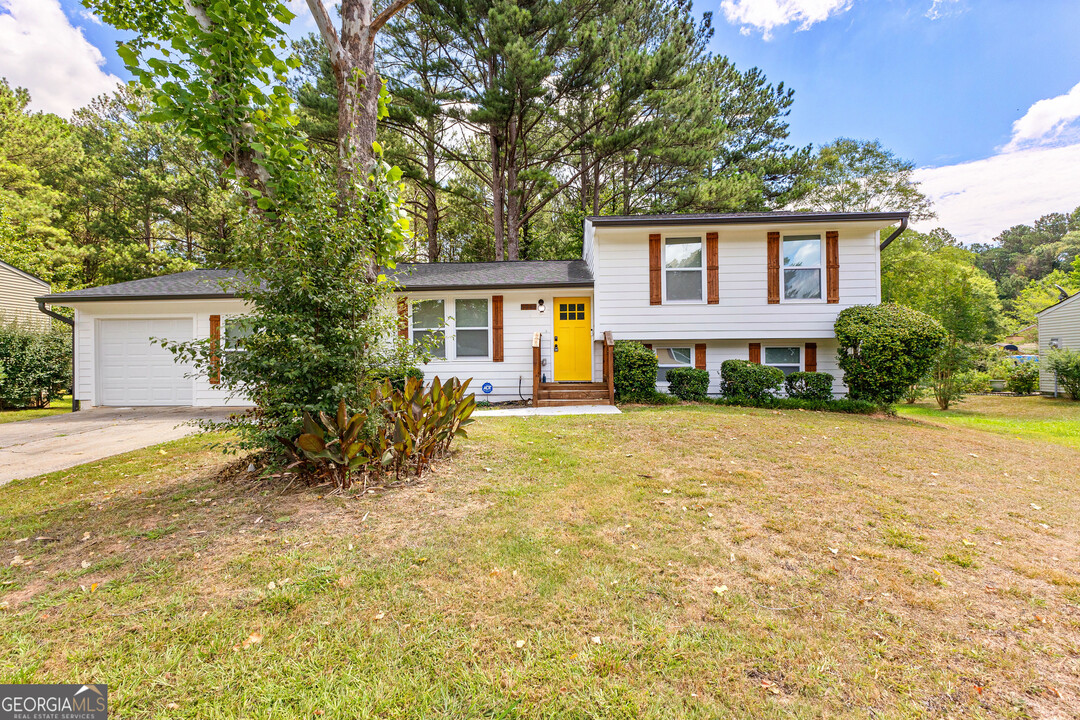 6940 Cainwood Dr in College Park, GA - Building Photo